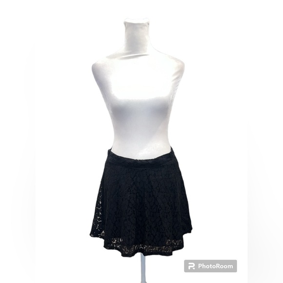 Forever 21 Black Lace Layered Skirt Size Medium - Picture 1 of 4